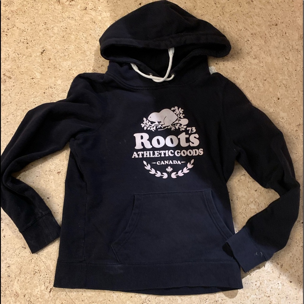 Roots sweater, plastic tags on inside